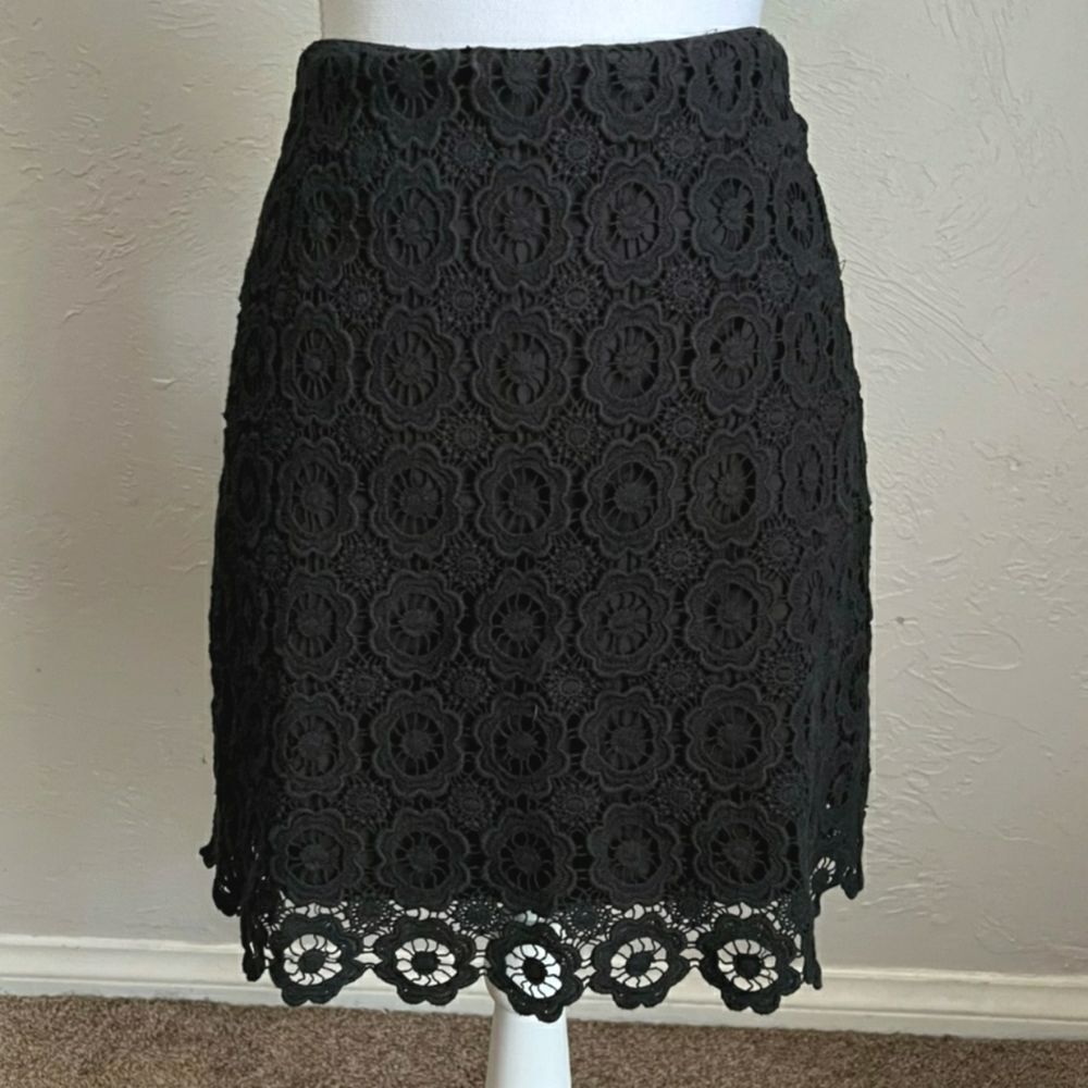 Black Floral Crochet Lace Mini Skirt Scalloped Hem Peekaboo Lining | SIZE 2 - Picture 2 of 13